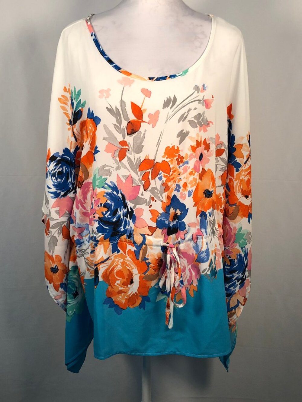 Unique Spectrum Floral Blouse | 3X - Picture 4 of 9